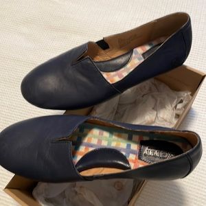 Born Women Navy Sebra  Flat Shoes size 10 M Euro 42 almost new only worn 3 time